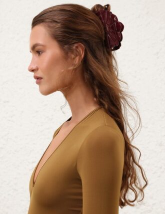 Velká spona ve tvaru mušle v barvě Burgundy online